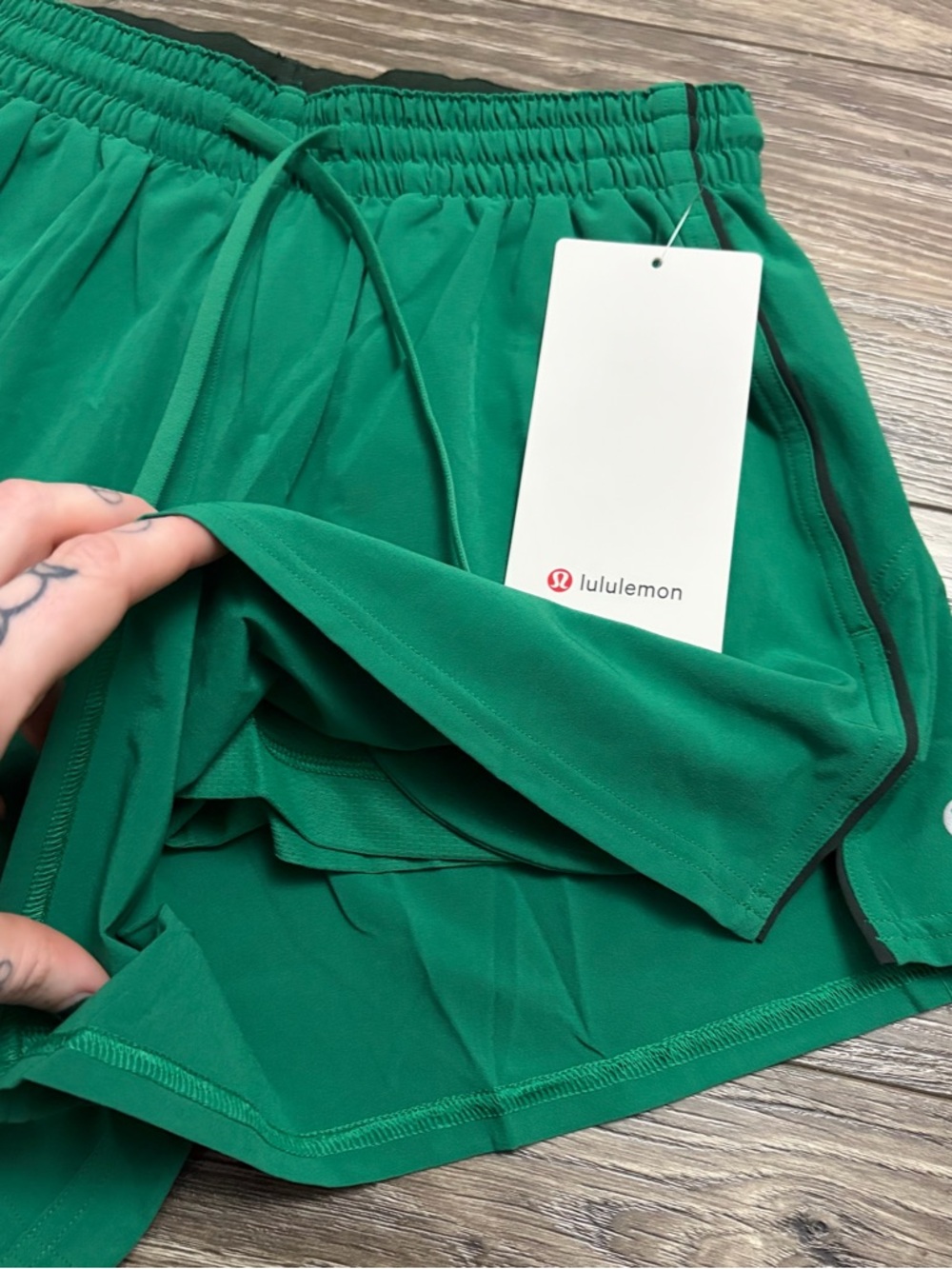 NWT Lululemon Court Rival High-Rise Short 3" (Raceway Green/Rainforest Green) 4 - Picture 6 of 8